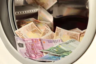 Рекорден месечен спад на лихвите по потребителските заеми в евро