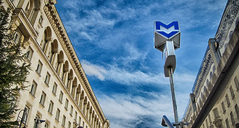 Дезинфекцират метрото и градския транспорт в София