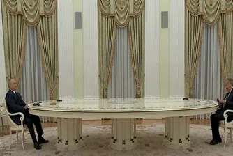 Путин използва дългата маса и за срещата си с генералния секретар на ООН