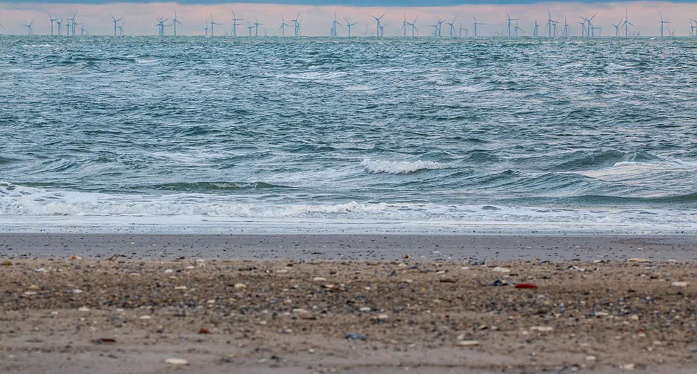 Офшорната вятърна енергия може да захранва с ток целия свят
