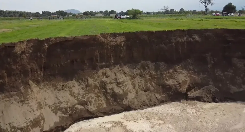 Мистериозна огромна дупка, отворила се в Мексико, продължава да расте