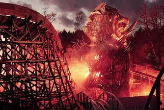 Дървено увеселително влакче избухва в пламъци за повече адреналин