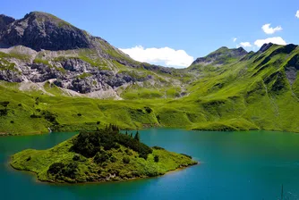 Алпите позеленяват, но това не е добра новина за климата