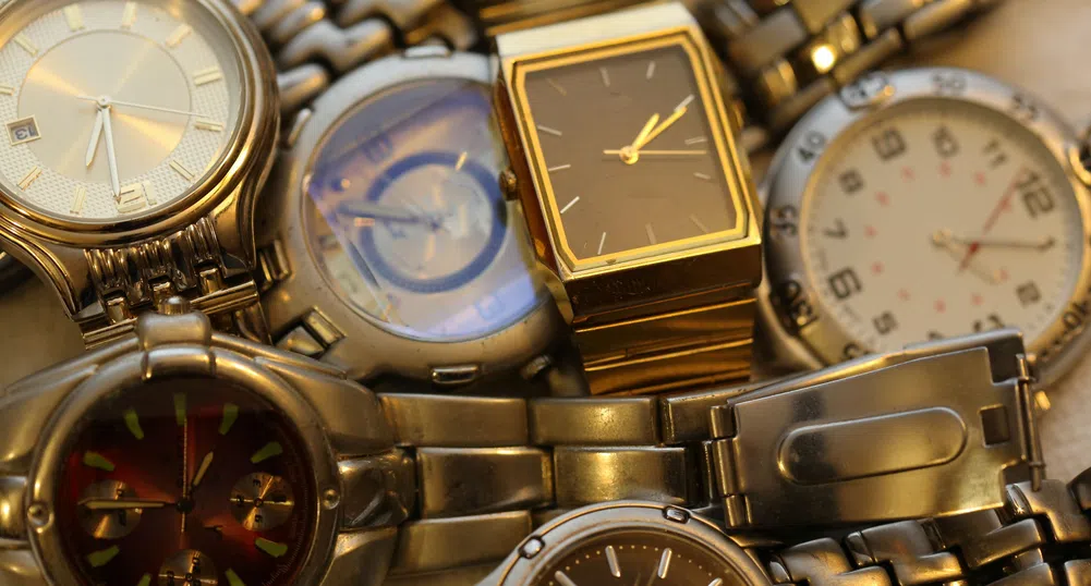 Понци схема за луксозни часовници: Колекционер измами клиенти за $300 хил.