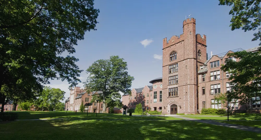 Антисемитизъм: Възпитаниците на Харвард поставят ултиматум за даренията си