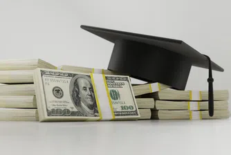 Опрощават кредити на студенти от фалирали университети в САЩ