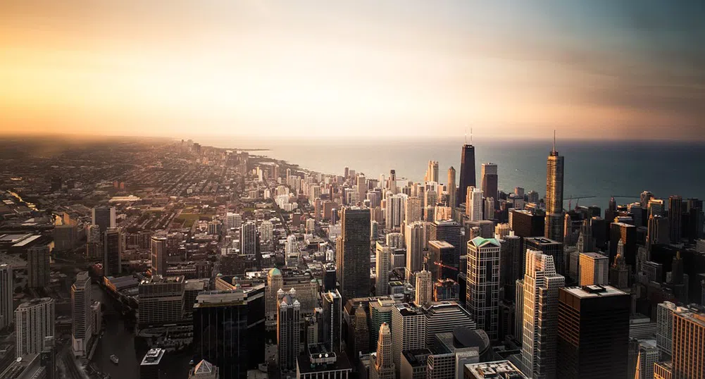Джеф Безос би могъл да купи всички имоти в Чикаго 5.1 пъти