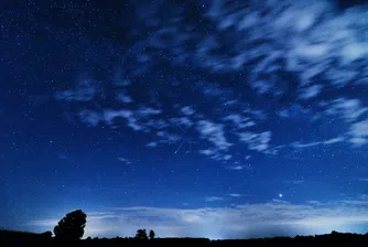 Ярък метеор озари небето над Русия (видео)