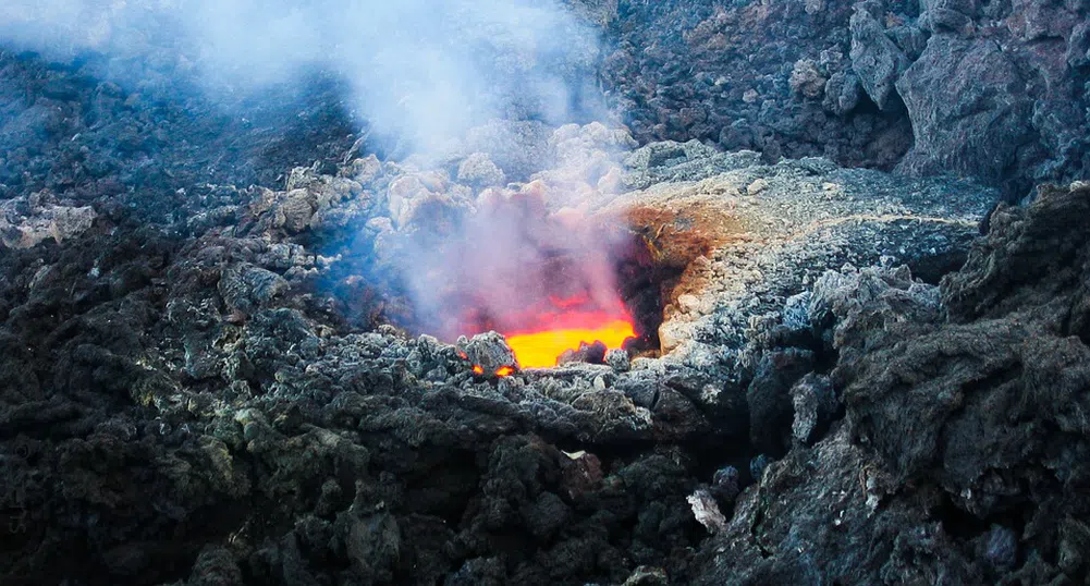 Вулканът Фуего, убил стотици през юни, отново изригна (видео)