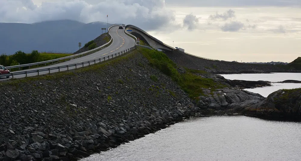 Вече можете да шофирате по най-красивия път в света и от стола си