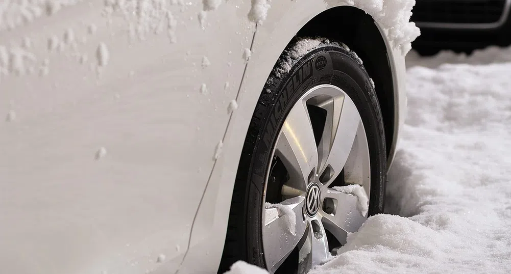 11 неща, които не бива да оставяте в колата си през зимата