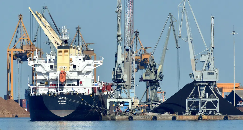 Гърция продава пристанищата си, за да спаси икономиката