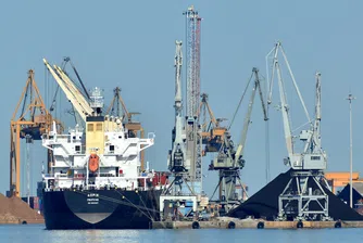 Гърция продава пристанищата си, за да спаси икономиката