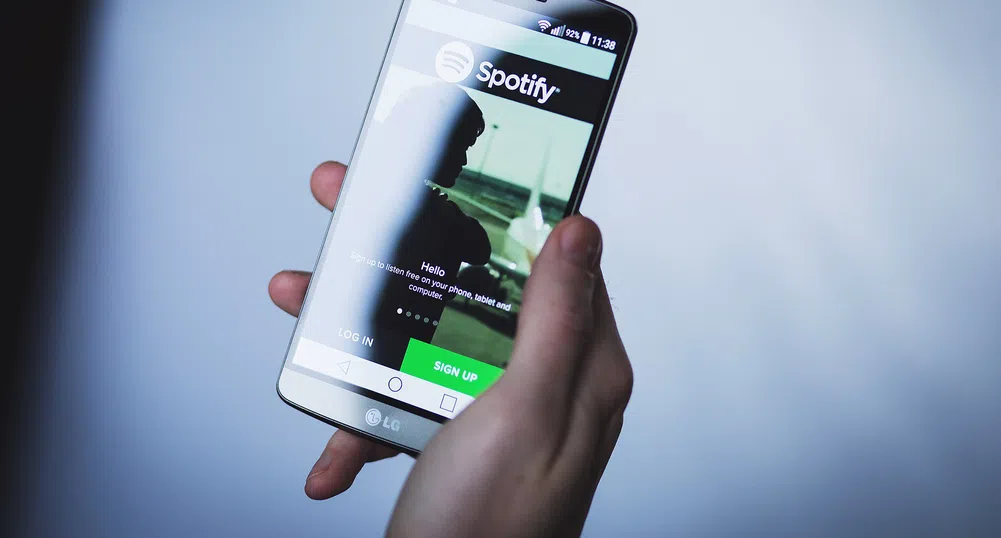 Spotify излиза на борсата, но няма да прави IPO
