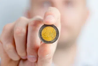 Какъв дял от доходите си спестяват гражданите на еврозоната?