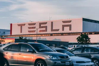 Мъск е продал акции на Tesla за $3,95 млрд. след придобиването на Twitter