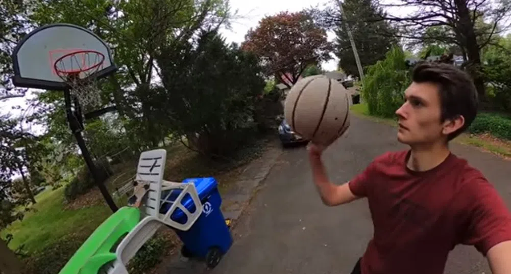 YouTubе-ър изпълни сложен баскетболен трик от 70 стъпки (видео)