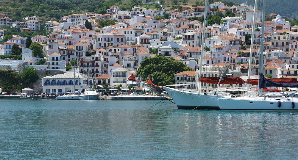 Бурни ветрове затвориха пристанища в Гърция
