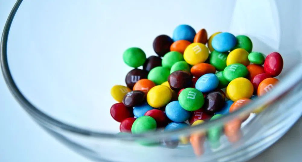 Тайната на M&M's и какво означава малкото бяло m върху всеки бонбон