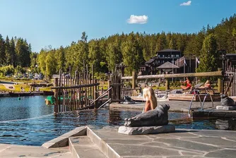 Езерният град, в който хотелите се сливат с природата
