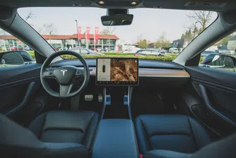 Теч на данни от Tesla показва хиляди оплаквания от системата Autopilot