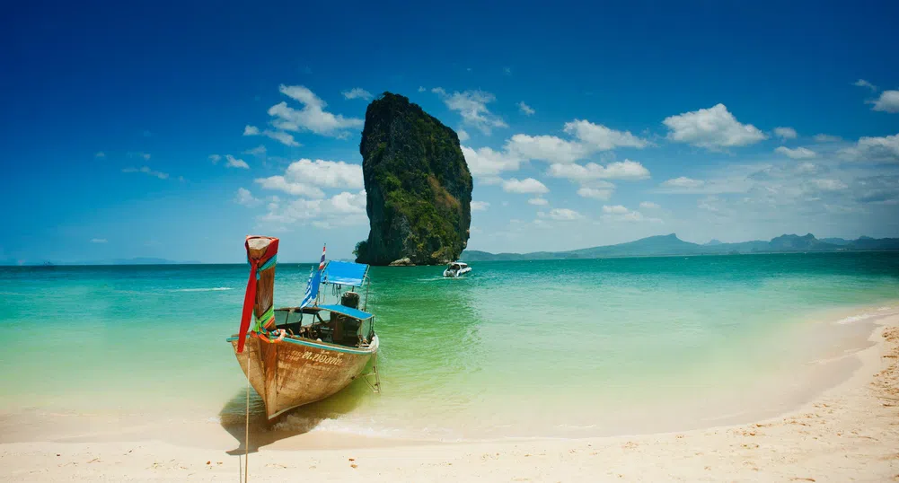 Чуждестранните туристи в Тайланд намаляват със 76.4% през март