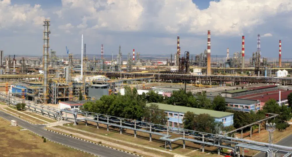 Синдикалисти: Изявленията за продажба на рафинерията в Бургас са неверни