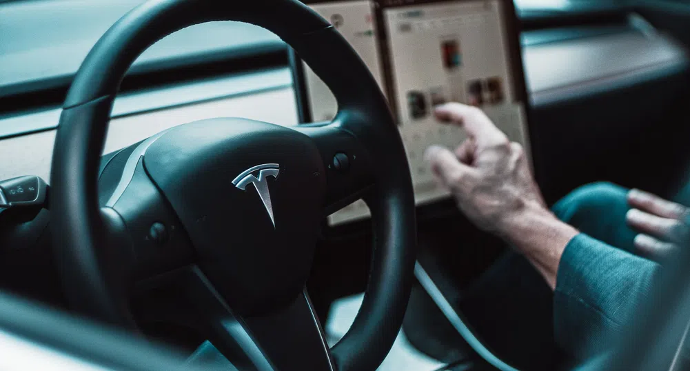 Коя е най-голямата заплаха за книжата на Tesla?