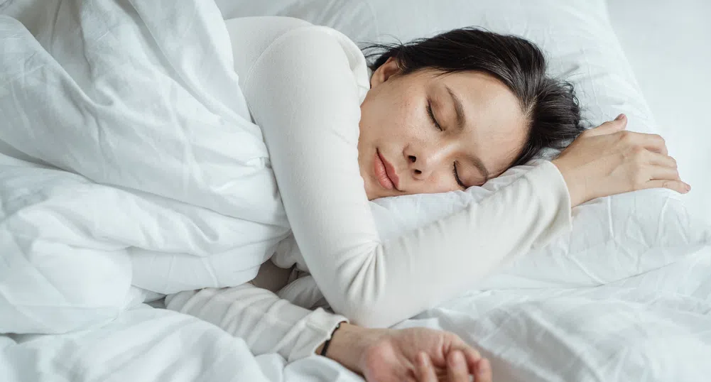 Опасно ли е за здравето спането с телефон до главата?