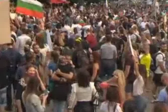 Седма поредна вечер на протести в София и други големи градове (обобщение)