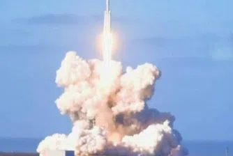 SpaceX изстреля успешно най-мощната космическа ракета