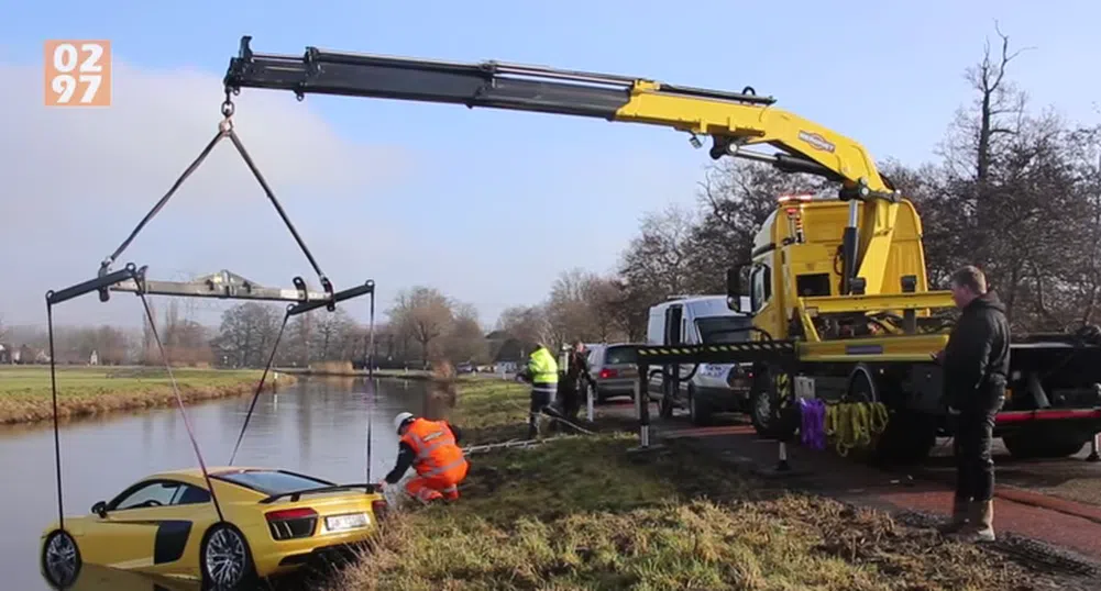 Германец потопи в река най-мощното Audi R8 V10 Plus