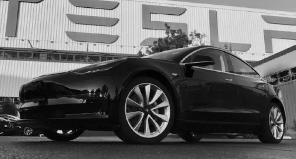 Tesla се задъхва около новия Model 3