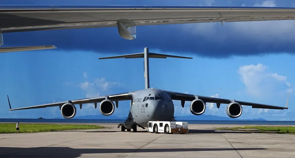 В Европа пристигат 10 американски самолета с военна помощ за Украйна