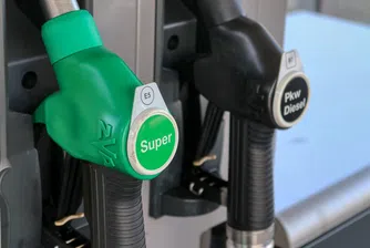 Защо се извиха опашки пред бензиностанциите и ще поскъпват ли горивата?