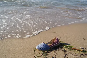 977 000 обувки откриха на плажовете на райски архипелаг