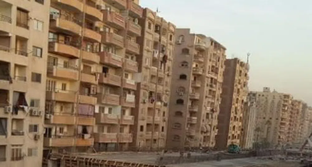 Египет строи магистрала на 50 см от жилищни блокове (снимки)