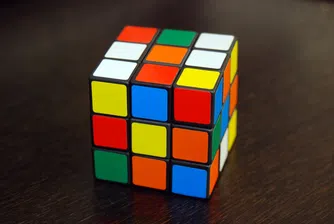 Алгоритъм нареди кубчето на Рубик за по-малко от секунда