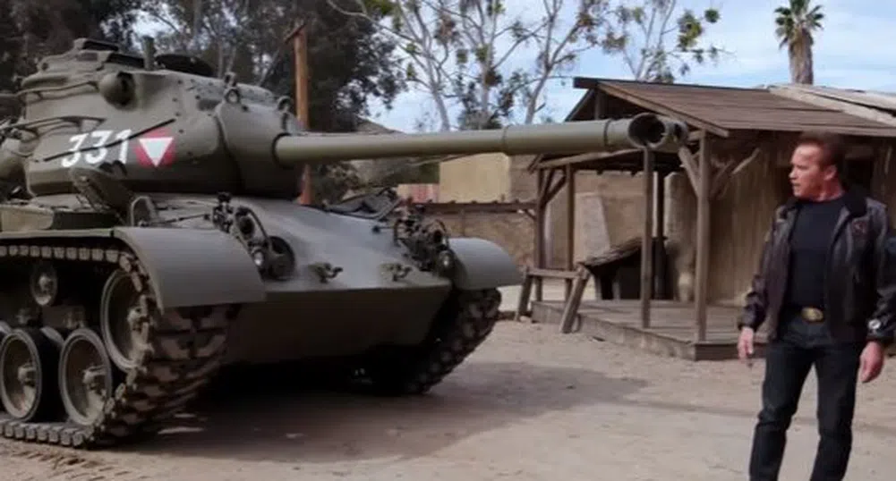 Защо Арнолд Шварценегер има собствен танк?