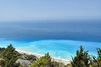 Гърция забрани влизане в морето на 12 плажа в Атика, водата е замърсена