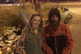 Жена промени живота на бездомник, който й даде последните си пари