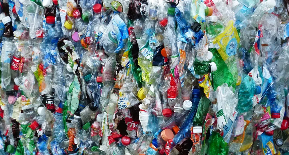 Британците ще получават пари за върнати пластмасови бутилки
