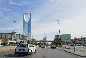 Саудитска Арабия налива 23 млрд. долара в столицата си Рияд