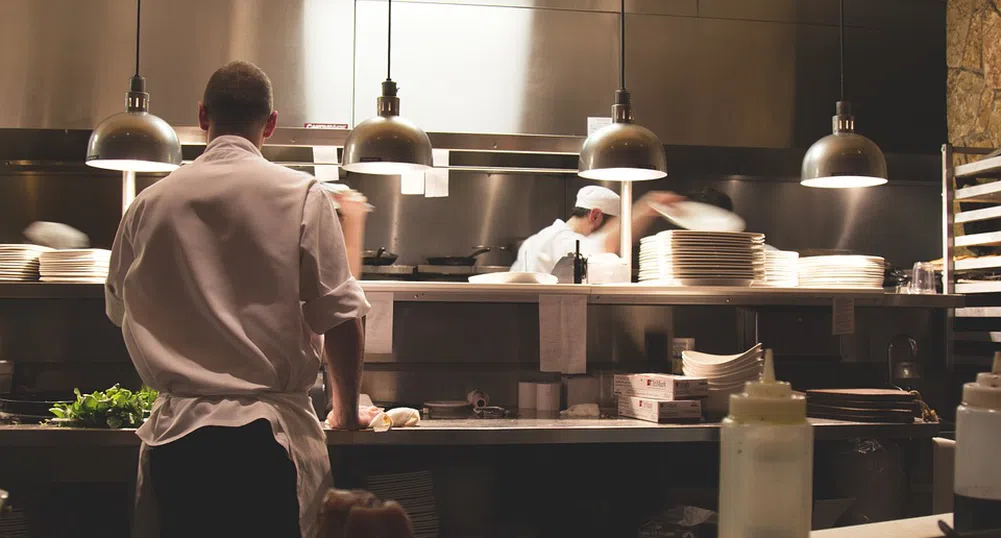 Прогноза: 200 000 безработни от ресторанти и хотели до дни