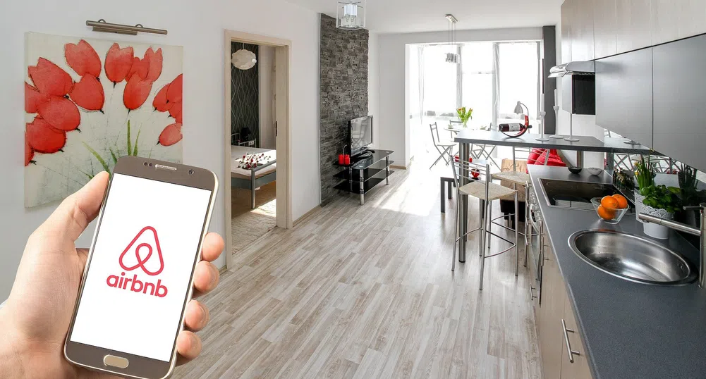 Airbnb дава на 10 души по $100 000, за да построят мечтания дом