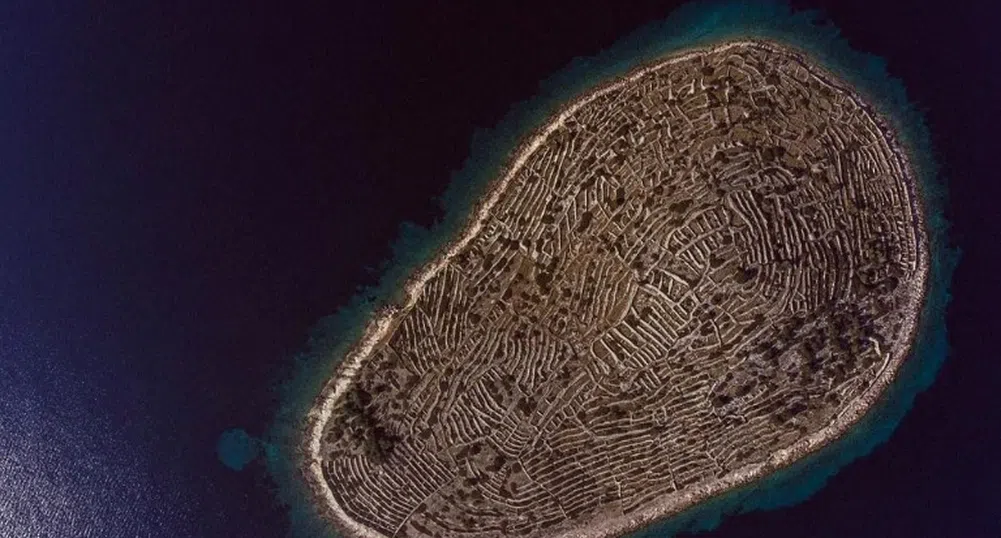 Този хърватски остров прилича на пръстов отпечатък