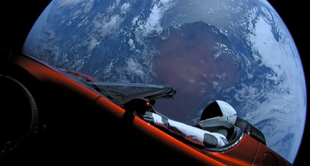 Къде се намира сега автомобилът, който Илон Мъск прати в Космоса?