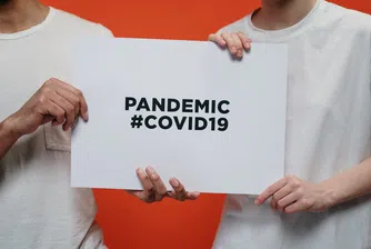 Четирима на всеки петима души, заразени с COVID-19, развиват симптоми