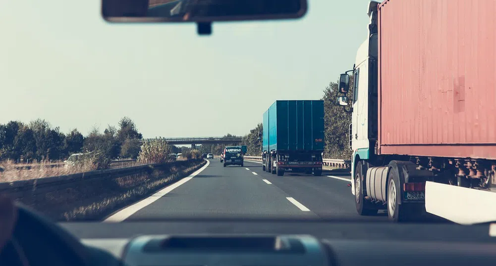 Предлагат ограничаване на камионите над 12 т по магистралите през лятото