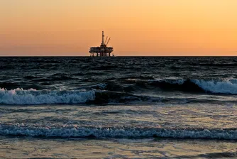 Старите петролни платформи се превръщат в морски резервати